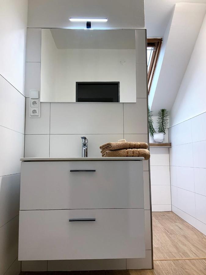 Apartman V Podkrovi Хостинне Экстерьер фото
