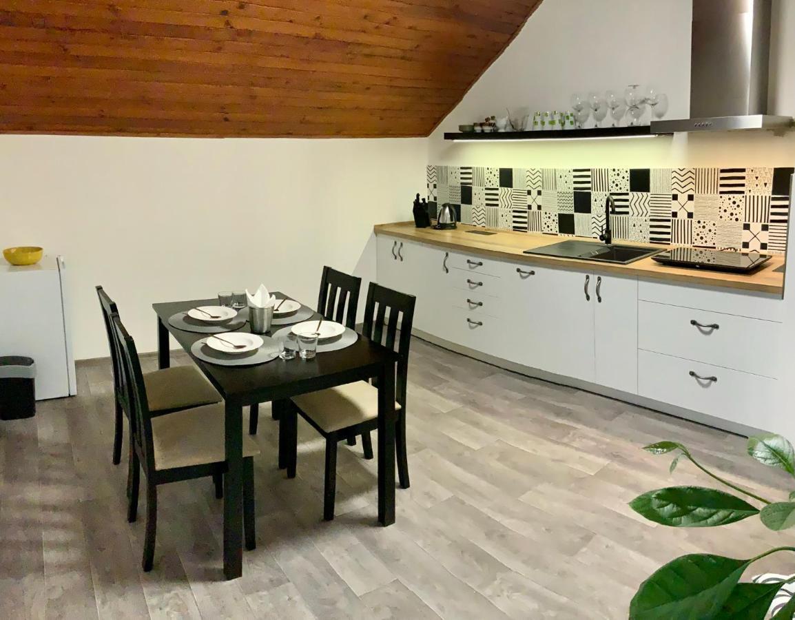 Apartman V Podkrovi Хостинне Экстерьер фото